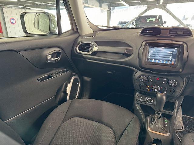 ジープ・レネゲード ロンジチュード　純正ディスプレイオーディオ／ＡｐｐｌｅＣａｒｐｌａｙ／アンドロイドオート／バックカメラ／Ｂｌｕｅｔｏｏｔｈ／ブラインドスポットモニター／レーンキープアシスト／クリアランスソナー（40枚目）