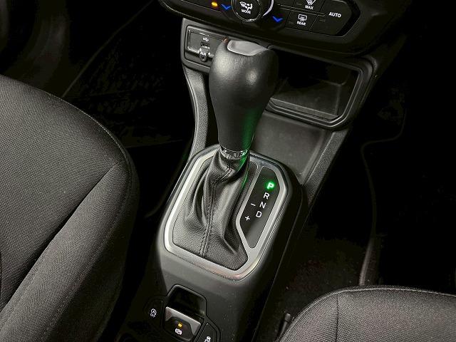 ジープ・レネゲード ロンジチュード　純正ディスプレイオーディオ／ＡｐｐｌｅＣａｒｐｌａｙ／アンドロイドオート／バックカメラ／Ｂｌｕｅｔｏｏｔｈ／ブラインドスポットモニター／レーンキープアシスト／クリアランスソナー（54枚目）
