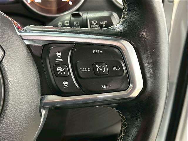 ジープ・ラングラーアンリミテッド サハラ　ＡｐｐｌｅＣａｒｐｌａｙ／フルセグ／アダプティブクルーズコントロール／シートヒーター／ステアリングヒーター／ブラインドスポット／バックモニター／サイドカメラ／純正ナビ／サイドステップ／プッシュスタート（6枚目）