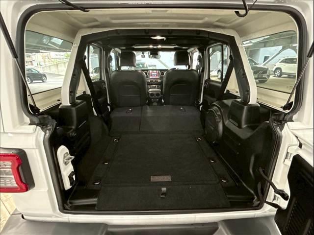 ジープ・ラングラーアンリミテッド サハラ　ＡｐｐｌｅＣａｒｐｌａｙ／フルセグ／アダプティブクルーズコントロール／シートヒーター／ステアリングヒーター／ブラインドスポット／バックモニター／サイドカメラ／純正ナビ／サイドステップ／プッシュスタート（18枚目）