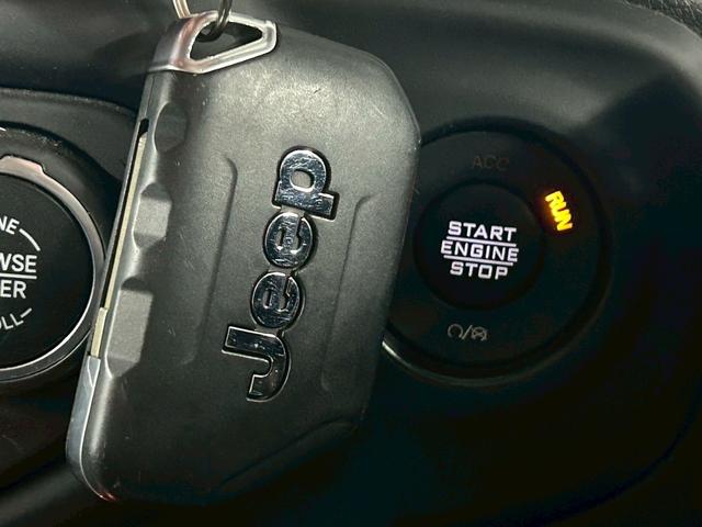 ジープ・ラングラーアンリミテッド サハラ　ＡｐｐｌｅＣａｒｐｌａｙ／フルセグ／アダプティブクルーズコントロール／シートヒーター／ステアリングヒーター／ブラインドスポット／バックモニター／サイドカメラ／純正ナビ／サイドステップ／プッシュスタート（61枚目）