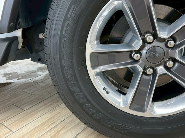 ジープ・ラングラーアンリミテッド サハラ　ＡｐｐｌｅＣａｒｐｌａｙ／フルセグ／アダプティブクルーズコントロール／シートヒーター／ステアリングヒーター／ブラインドスポット／バックモニター／サイドカメラ／純正ナビ／サイドステップ／プッシュスタート（64枚目）