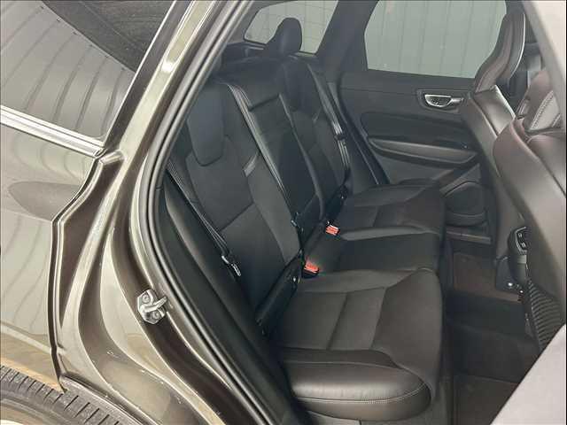 ＸＣ６０ Ｄ４　ＡＷＤ　Ｍｏｍｅｎｔｕｍ　ＡｐｐｌｅＣａｒＰｌａｙ／電動リアゲート／シートヒーター／オートエアコン／パワーシート／シートメモリー／全周囲カメラ／パーキングアシスト／ブラインドアシスト／フルセグ／ＵＳＢポート／クルーズコントロー（6枚目）