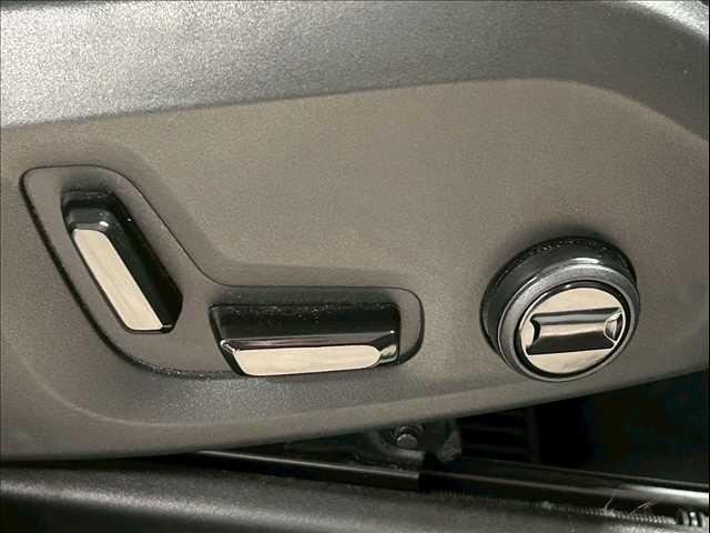 ＸＣ６０ Ｄ４　ＡＷＤ　Ｍｏｍｅｎｔｕｍ　ＡｐｐｌｅＣａｒＰｌａｙ／電動リアゲート／シートヒーター／オートエアコン／パワーシート／シートメモリー／全周囲カメラ／パーキングアシスト／ブラインドアシスト／フルセグ／ＵＳＢポート／クルーズコントロー（11枚目）