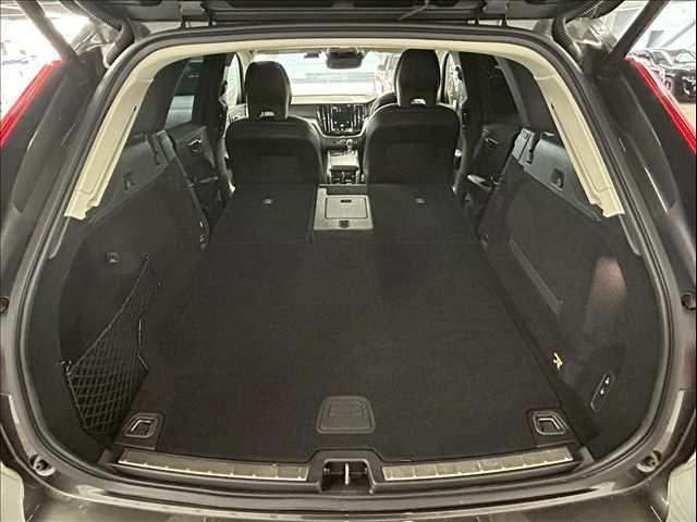 ＸＣ６０ Ｄ４　ＡＷＤ　Ｍｏｍｅｎｔｕｍ　ＡｐｐｌｅＣａｒＰｌａｙ／電動リアゲート／シートヒーター／オートエアコン／パワーシート／シートメモリー／全周囲カメラ／パーキングアシスト／ブラインドアシスト／フルセグ／ＵＳＢポート／クルーズコントロー（18枚目）