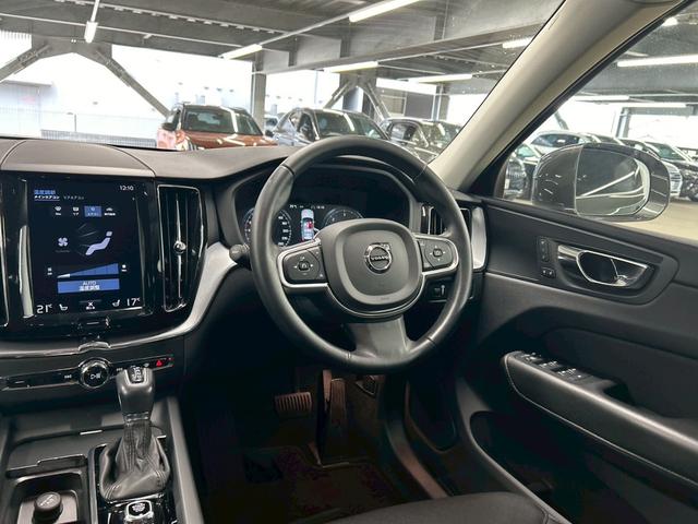 ＸＣ６０ Ｄ４　ＡＷＤ　Ｍｏｍｅｎｔｕｍ　ＡｐｐｌｅＣａｒＰｌａｙ／電動リアゲート／シートヒーター／オートエアコン／パワーシート／シートメモリー／全周囲カメラ／パーキングアシスト／ブラインドアシスト／フルセグ／ＵＳＢポート／クルーズコントロー（22枚目）