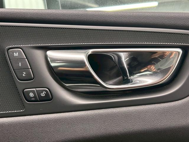 ＸＣ６０ Ｄ４　ＡＷＤ　Ｍｏｍｅｎｔｕｍ　ＡｐｐｌｅＣａｒＰｌａｙ／電動リアゲート／シートヒーター／オートエアコン／パワーシート／シートメモリー／全周囲カメラ／パーキングアシスト／ブラインドアシスト／フルセグ／ＵＳＢポート／クルーズコントロー（32枚目）