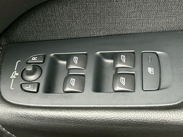 ＸＣ６０ Ｄ４　ＡＷＤ　Ｍｏｍｅｎｔｕｍ　ＡｐｐｌｅＣａｒＰｌａｙ／電動リアゲート／シートヒーター／オートエアコン／パワーシート／シートメモリー／全周囲カメラ／パーキングアシスト／ブラインドアシスト／フルセグ／ＵＳＢポート／クルーズコントロー（35枚目）