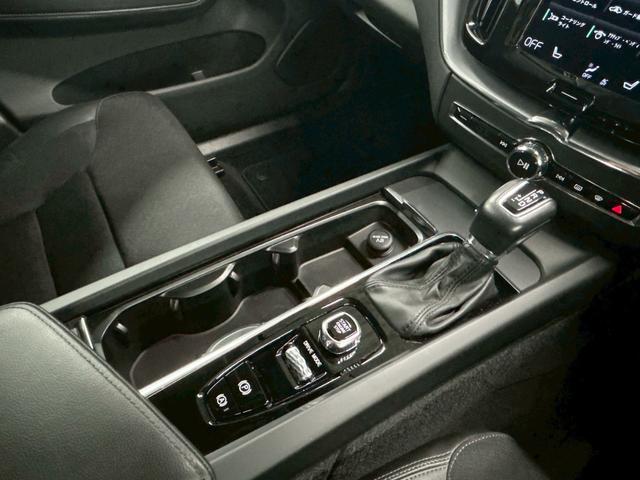 ＸＣ６０ Ｄ４　ＡＷＤ　Ｍｏｍｅｎｔｕｍ　ＡｐｐｌｅＣａｒＰｌａｙ／電動リアゲート／シートヒーター／オートエアコン／パワーシート／シートメモリー／全周囲カメラ／パーキングアシスト／ブラインドアシスト／フルセグ／ＵＳＢポート／クルーズコントロー（39枚目）