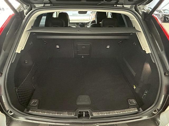 ＸＣ６０ Ｄ４　ＡＷＤ　Ｍｏｍｅｎｔｕｍ　ＡｐｐｌｅＣａｒＰｌａｙ／電動リアゲート／シートヒーター／オートエアコン／パワーシート／シートメモリー／全周囲カメラ／パーキングアシスト／ブラインドアシスト／フルセグ／ＵＳＢポート／クルーズコントロー（57枚目）