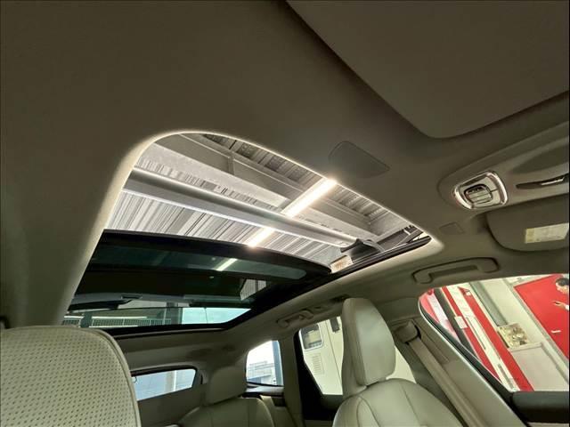 ＸＣ６０ Ｂ５　ＡＷＤ　インスクリプション　ＡｐｐｌｅＣａｒＰｌａｙ／全周囲カメラ／フルセグ／Ｂｏｗｅｒｓ＆Ｗｉｌｋｉｎｓ／フルセグＴＶ／サンルーフ／パワーシート／ブラインドスポットモニター／全方位カメラ／クリアランスソナー／ベンチレーション（2枚目）