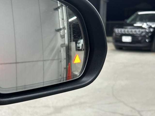 ＧＬＣ ＧＬＣ２２０ｄ　４マチック　ＡＭＧライン　純正ナビ／Ｂｌｕｅｔｏｏｔｈ／全周囲カメラ／フルセグＴＶ／シートヒーター／エアサスペンション／アダプティブクルーズコントロール／ブラインドスポットモニター／電動リアゲート／ＬＥＤヘッドライト（6枚目）