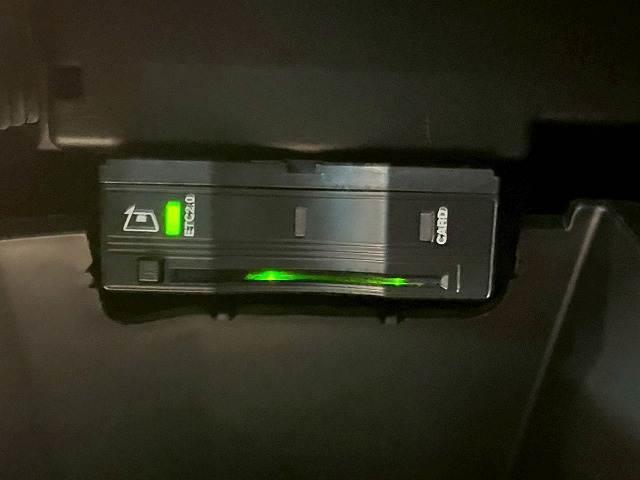 GLB GLB200d 4マチック AMGライン 全周囲カメラ/フルセグ/シートヒーター/ブラインドスポット/パワーテールゲート/アダプティブクルーズコントロール/LEDヘッドライト/パドルシフト/メーカーナビ/ETC/プッシュスタート/純正アルミ(6枚目)