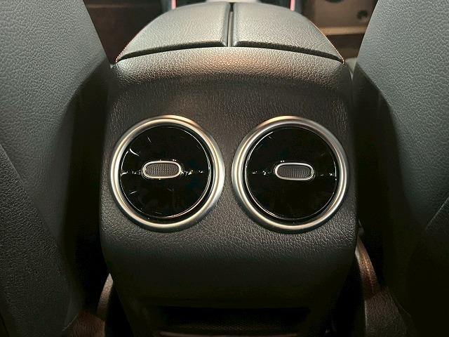 GLB GLB200d 4マチック AMGライン 全周囲カメラ/フルセグ/シートヒーター/ブラインドスポット/パワーテールゲート/アダプティブクルーズコントロール/LEDヘッドライト/パドルシフト/メーカーナビ/ETC/プッシュスタート/純正アルミ(59枚目)