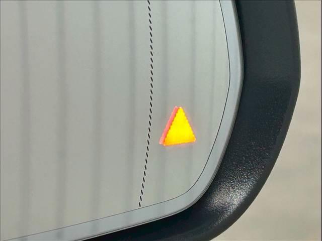 GLB GLB 200d AMGライン サンルーフ/全周囲カメラ/フルセグ/黒革/シートヒーター/パワーシート/ブラインドアシスト/アンビエントライト/クリアランスソナー/電動リアゲート/スマートキー/アダプティブクルーズコントロール(6枚目)