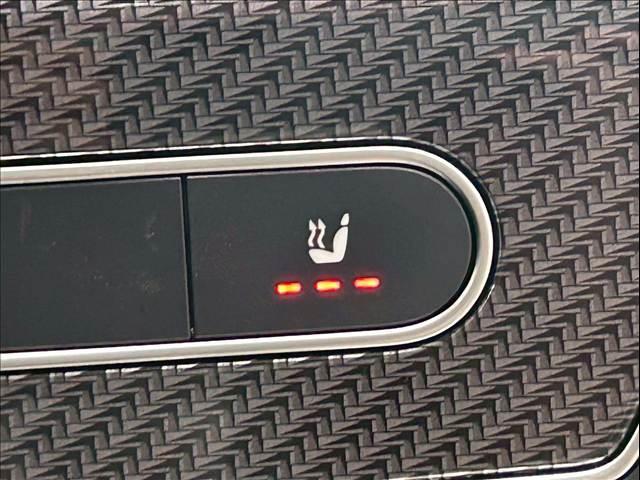 GLB GLB 200d AMGライン サンルーフ/全周囲カメラ/フルセグ/黒革/シートヒーター/パワーシート/ブラインドアシスト/アンビエントライト/クリアランスソナー/電動リアゲート/スマートキー/アダプティブクルーズコントロール(9枚目)