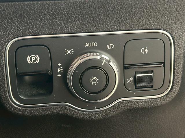 GLB GLB 200d AMGライン サンルーフ/全周囲カメラ/フルセグ/黒革/シートヒーター/パワーシート/ブラインドアシスト/アンビエントライト/クリアランスソナー/電動リアゲート/スマートキー/アダプティブクルーズコントロール(38枚目)