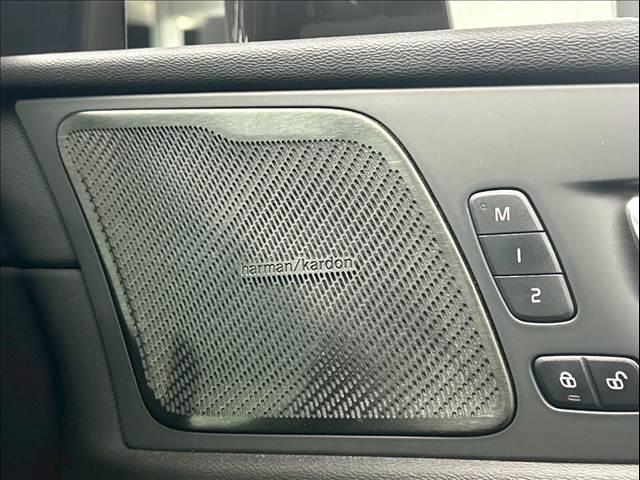 XC60 B5 AWD インスクリプション AppleCarPlay/ハーマンカードン/ベージュ革/シートヒーター/シートエアコン/ステアリングヒーター/全周囲カメラ/クルーズコントロール/フルセグ/パーキングアシスト/パワーシート/(6枚目)