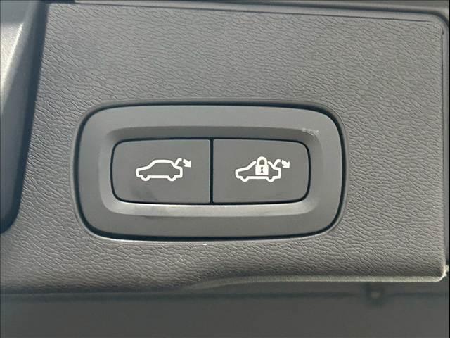 XC60 B5 AWD インスクリプション AppleCarPlay/ハーマンカードン/ベージュ革/シートヒーター/シートエアコン/ステアリングヒーター/全周囲カメラ/クルーズコントロール/フルセグ/パーキングアシスト/パワーシート/(11枚目)