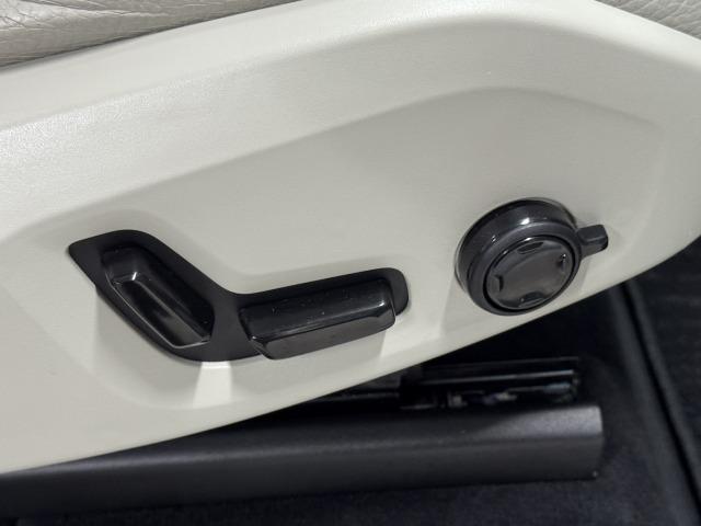 XC90 T5 AWD モーメンタム AppleCarPlay/フルセグTV/全周囲カメラ/ブラインドスポットモニター/シートヒーター/アダプティブクルーズコントロール/ステアリングスイッチ/メモリーシート/パワーシート/パワーバックドア(53枚目)