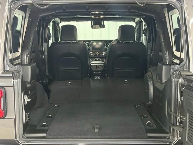 ジープ・ラングラーアンリミテッド サハラ　アルティテュード　限定２１０台／１オーナー／黒革／シートヒーター／ＡｐｐｌｅＣａｒＰｌａｙ／ブラインドスポット／アダプティブクルーズコントロール／ステアリングヒーター／バックモニター／サイドカメラ／フロントカメラ（18枚目）