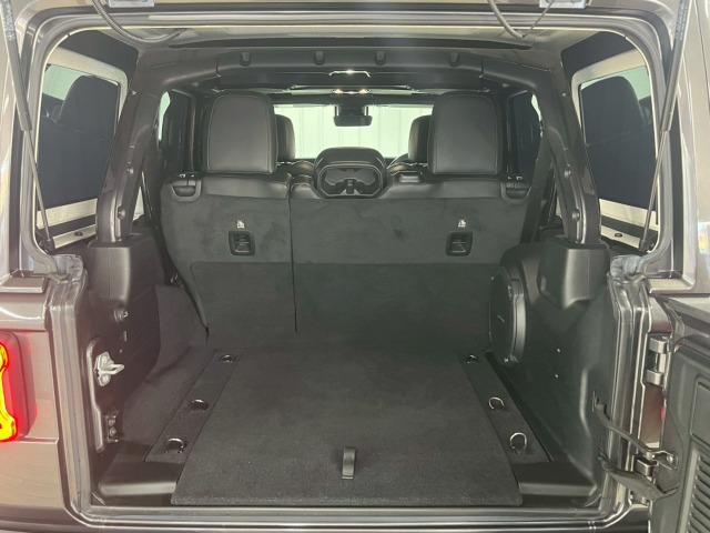 ジープ・ラングラーアンリミテッド サハラ　アルティテュード　限定２１０台／１オーナー／黒革／シートヒーター／ＡｐｐｌｅＣａｒＰｌａｙ／ブラインドスポット／アダプティブクルーズコントロール／ステアリングヒーター／バックモニター／サイドカメラ／フロントカメラ（57枚目）