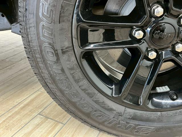 ジープ・ラングラーアンリミテッド サハラ　アルティテュード　限定２１０台／１オーナー／黒革／シートヒーター／ＡｐｐｌｅＣａｒＰｌａｙ／ブラインドスポット／アダプティブクルーズコントロール／ステアリングヒーター／バックモニター／サイドカメラ／フロントカメラ（73枚目）