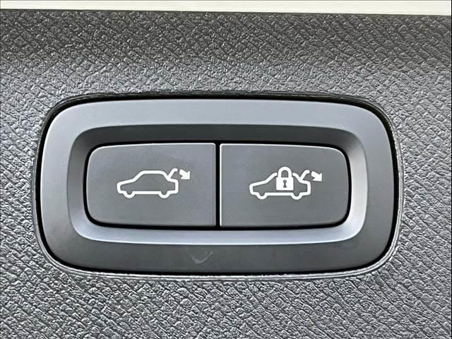 ＸＣ９０ Ｂ６　ＡＷＤ　インスクリプション　Ｂｏｗｅｒ＆Ｗｉｌｌｋｉｎｓ／ＡｐｐｌｅＣａｒＰｌａｙ／ベンチレーション／サンルーフ／レーダークルーズコントロール／シートヒーター／ステアリングヒーター／パワーシート／パワーバックドア（11枚目）