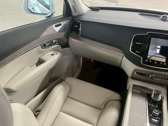 ＸＣ９０ Ｂ６　ＡＷＤ　インスクリプション　Ｂｏｗｅｒ＆Ｗｉｌｌｋｉｎｓ／ＡｐｐｌｅＣａｒＰｌａｙ／ベンチレーション／サンルーフ／レーダークルーズコントロール／シートヒーター／ステアリングヒーター／パワーシート／パワーバックドア（21枚目）