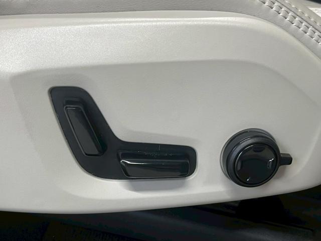 ＸＣ９０ Ｂ６　ＡＷＤ　インスクリプション　Ｂｏｗｅｒ＆Ｗｉｌｌｋｉｎｓ／ＡｐｐｌｅＣａｒＰｌａｙ／ベンチレーション／サンルーフ／レーダークルーズコントロール／シートヒーター／ステアリングヒーター／パワーシート／パワーバックドア（65枚目）