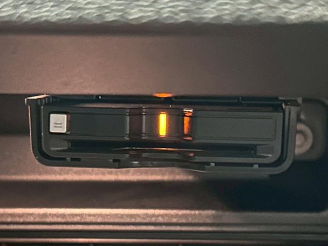 ＸＣ４０ Ｂ３　モメンタム　ＡｐｐｌｅＣａｒｐｌａｙ／全周囲カメラ／フルセグ／ブラインドスポット／アダプティブクルーズコントロール／シートヒーター／ステアリングヒーター／パワーテールゲート／ＬＥＤヘッドライト／パワーシート（32枚目）