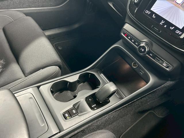 ＸＣ４０ Ｂ３　モメンタム　ＡｐｐｌｅＣａｒｐｌａｙ／全周囲カメラ／フルセグ／ブラインドスポット／アダプティブクルーズコントロール／シートヒーター／ステアリングヒーター／パワーテールゲート／ＬＥＤヘッドライト／パワーシート（36枚目）