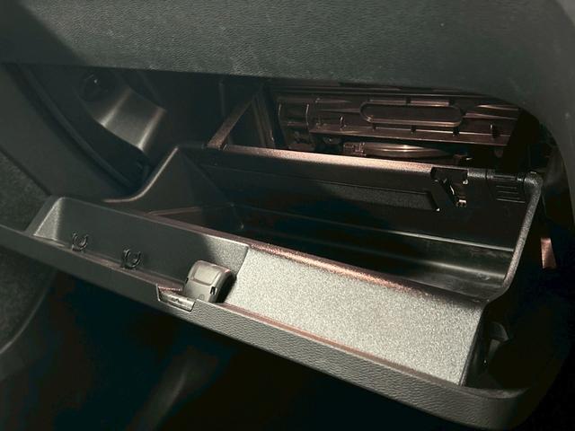 ＸＣ４０ Ｂ３　モメンタム　ＡｐｐｌｅＣａｒｐｌａｙ／全周囲カメラ／フルセグ／ブラインドスポット／アダプティブクルーズコントロール／シートヒーター／ステアリングヒーター／パワーテールゲート／ＬＥＤヘッドライト／パワーシート（38枚目）