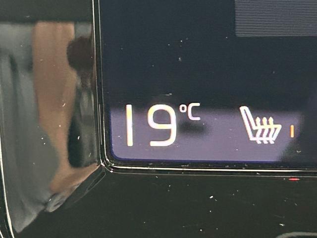 ＸＣ４０ Ｂ３　モメンタム　ＡｐｐｌｅＣａｒｐｌａｙ／全周囲カメラ／フルセグ／ブラインドスポット／アダプティブクルーズコントロール／シートヒーター／ステアリングヒーター／パワーテールゲート／ＬＥＤヘッドライト／パワーシート（56枚目）