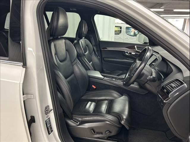 ＸＣ９０ Ｔ６　ＡＷＤ　インスクリプション　サンルーフ／黒革シート／ベンチレーション／シートヒーター／ステアリングヒーター／全周囲カメラ／ＡｐｐｌｅＣａｒＰｌａｙ／ブラインドスポット／パワーテールゲート／フルセグ／ヘッドアップディスプレイ（7枚目）