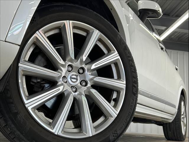 ＸＣ９０ Ｔ６　ＡＷＤ　インスクリプション　サンルーフ／黒革シート／ベンチレーション／シートヒーター／ステアリングヒーター／全周囲カメラ／ＡｐｐｌｅＣａｒＰｌａｙ／ブラインドスポット／パワーテールゲート／フルセグ／ヘッドアップディスプレイ（19枚目）