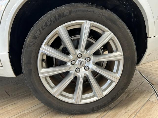 ＸＣ９０ Ｔ６　ＡＷＤ　インスクリプション　サンルーフ／黒革シート／ベンチレーション／シートヒーター／ステアリングヒーター／全周囲カメラ／ＡｐｐｌｅＣａｒＰｌａｙ／ブラインドスポット／パワーテールゲート／フルセグ／ヘッドアップディスプレイ（21枚目）