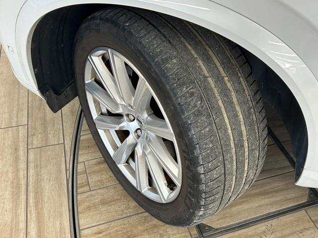 ＸＣ９０ Ｔ６　ＡＷＤ　インスクリプション　サンルーフ／黒革シート／ベンチレーション／シートヒーター／ステアリングヒーター／全周囲カメラ／ＡｐｐｌｅＣａｒＰｌａｙ／ブラインドスポット／パワーテールゲート／フルセグ／ヘッドアップディスプレイ（25枚目）