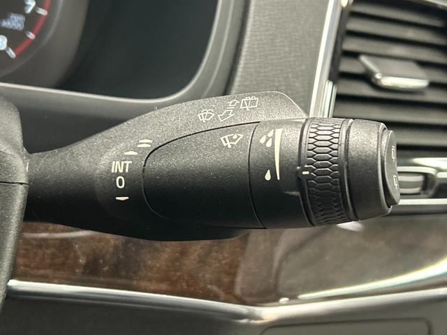 ＸＣ９０ Ｔ６　ＡＷＤ　インスクリプション　サンルーフ／黒革シート／ベンチレーション／シートヒーター／ステアリングヒーター／全周囲カメラ／ＡｐｐｌｅＣａｒＰｌａｙ／ブラインドスポット／パワーテールゲート／フルセグ／ヘッドアップディスプレイ（42枚目）