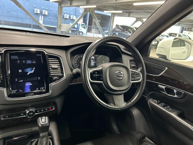 ＸＣ９０ Ｔ６　ＡＷＤ　インスクリプション　サンルーフ／黒革シート／ベンチレーション／シートヒーター／ステアリングヒーター／全周囲カメラ／ＡｐｐｌｅＣａｒＰｌａｙ／ブラインドスポット／パワーテールゲート／フルセグ／ヘッドアップディスプレイ（47枚目）