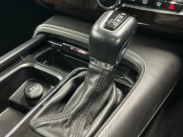 ＸＣ９０ Ｔ６　ＡＷＤ　インスクリプション　サンルーフ／黒革シート／ベンチレーション／シートヒーター／ステアリングヒーター／全周囲カメラ／ＡｐｐｌｅＣａｒＰｌａｙ／ブラインドスポット／パワーテールゲート／フルセグ／ヘッドアップディスプレイ（62枚目）