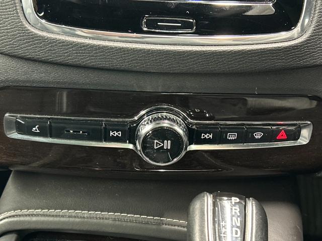 ＸＣ９０ Ｔ６　ＡＷＤ　インスクリプション　サンルーフ／黒革シート／ベンチレーション／シートヒーター／ステアリングヒーター／全周囲カメラ／ＡｐｐｌｅＣａｒＰｌａｙ／ブラインドスポット／パワーテールゲート／フルセグ／ヘッドアップディスプレイ（63枚目）