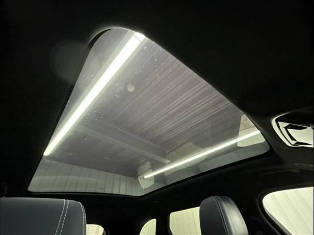 レンジローバーヴェラール Ｒ－ＤＹＮＡＭＩＣ　Ｓ　パノラマルーフ／ＭＥＲＩＤＩＡＮサウンド／全周囲カメラ／シートクーラー／シートクーラー／後期モデル／レーダークルーズコントロール／プッシュスタート／Ｂｌｕｅｔｏｏｔｈ接続／ブラインドスポットモニター／（3枚目）