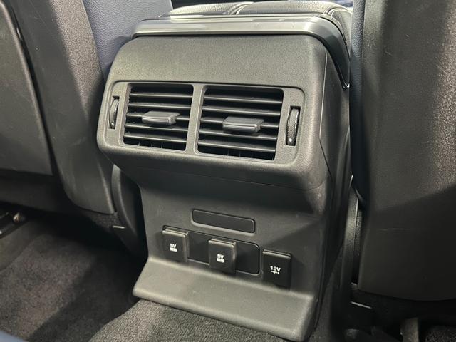 レンジローバーヴェラール Ｒ－ＤＹＮＡＭＩＣ　Ｓ　パノラマルーフ／ＭＥＲＩＤＩＡＮサウンド／全周囲カメラ／シートクーラー／シートクーラー／後期モデル／レーダークルーズコントロール／プッシュスタート／Ｂｌｕｅｔｏｏｔｈ接続／ブラインドスポットモニター／（56枚目）