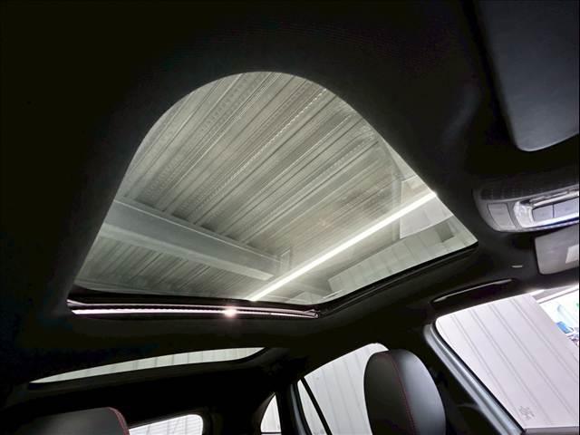 GLAクラス GLA200d 4マチック AMGライン サンルーフ/レーダーセーフティPKG/全周囲カメラ/シートヒーター/パワーテールゲート/ブラインドスポット/アダプティブクルーズコントロール/フルセグ/パワーシート/ETC/メーカーナビ/キーレスゴー(3枚目)