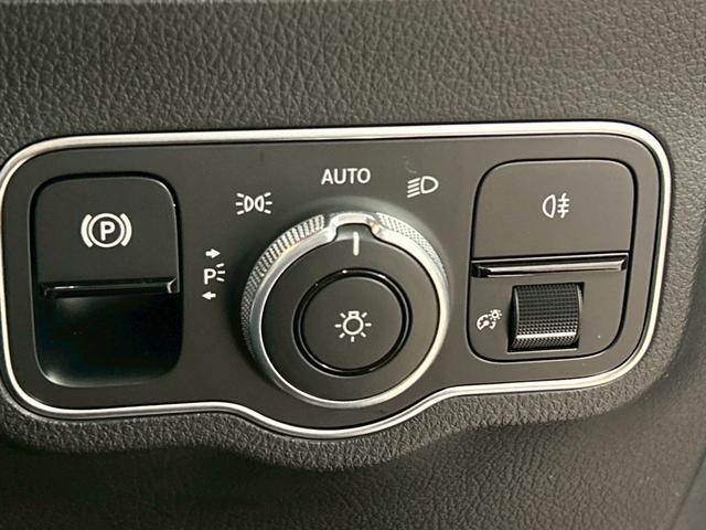 GLAクラス GLA200d 4マチック AMGライン サンルーフ/レーダーセーフティPKG/全周囲カメラ/シートヒーター/パワーテールゲート/ブラインドスポット/アダプティブクルーズコントロール/フルセグ/パワーシート/ETC/メーカーナビ/キーレスゴー(37枚目)