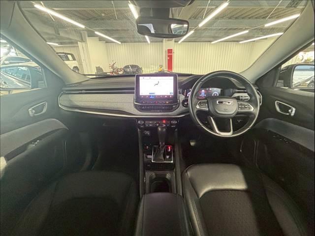 ジープ・コンパス ロンジチュード　ＡｐｐｌｅＣａｒＰｌａｙ／アダプティブクルーズコントロール／ブラインドスポット／バックモニター／ＬＥＤヘッドライト／デジタル液晶メーター／ＥＴＣ／プッシュスタート／フルセグ／純正アルミホイール（3枚目）