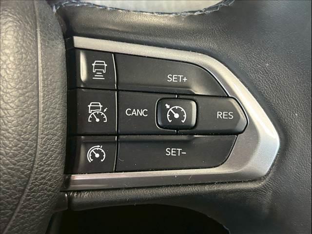 ジープ・コンパス ロンジチュード　ＡｐｐｌｅＣａｒＰｌａｙ／アダプティブクルーズコントロール／ブラインドスポット／バックモニター／ＬＥＤヘッドライト／デジタル液晶メーター／ＥＴＣ／プッシュスタート／フルセグ／純正アルミホイール（10枚目）