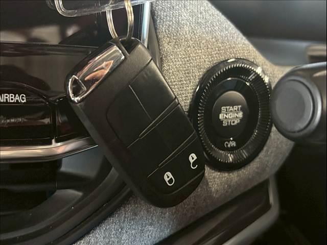 ジープ・コンパス ロンジチュード　ＡｐｐｌｅＣａｒＰｌａｙ／アダプティブクルーズコントロール／ブラインドスポット／バックモニター／ＬＥＤヘッドライト／デジタル液晶メーター／ＥＴＣ／プッシュスタート／フルセグ／純正アルミホイール（11枚目）