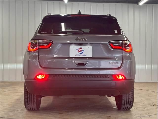 ジープ・コンパス ロンジチュード　ＡｐｐｌｅＣａｒＰｌａｙ／アダプティブクルーズコントロール／ブラインドスポット／バックモニター／ＬＥＤヘッドライト／デジタル液晶メーター／ＥＴＣ／プッシュスタート／フルセグ／純正アルミホイール（14枚目）